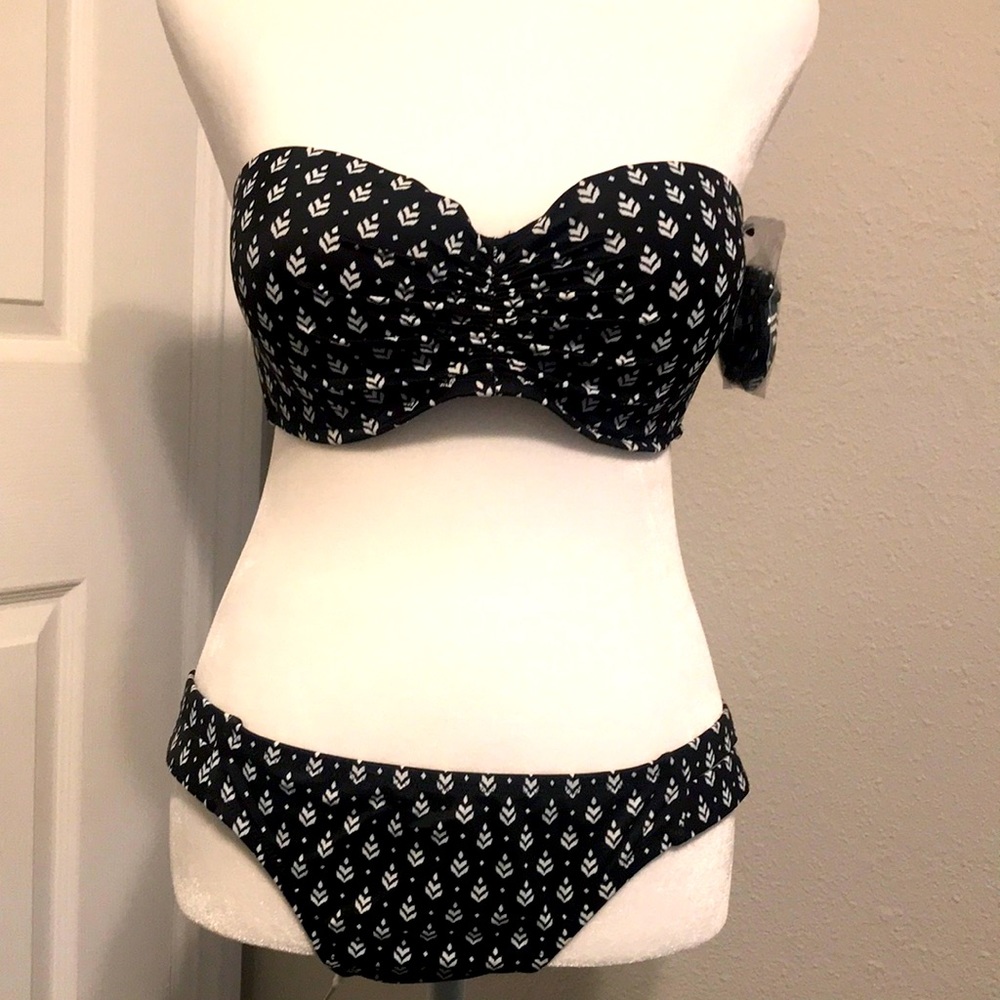 🖤NWT Black Patterned Bikini w/ removable straps🖤
